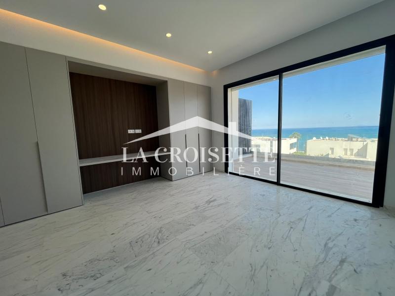 Triplex S+4 avec piscine et vue sur mer à Gammarth